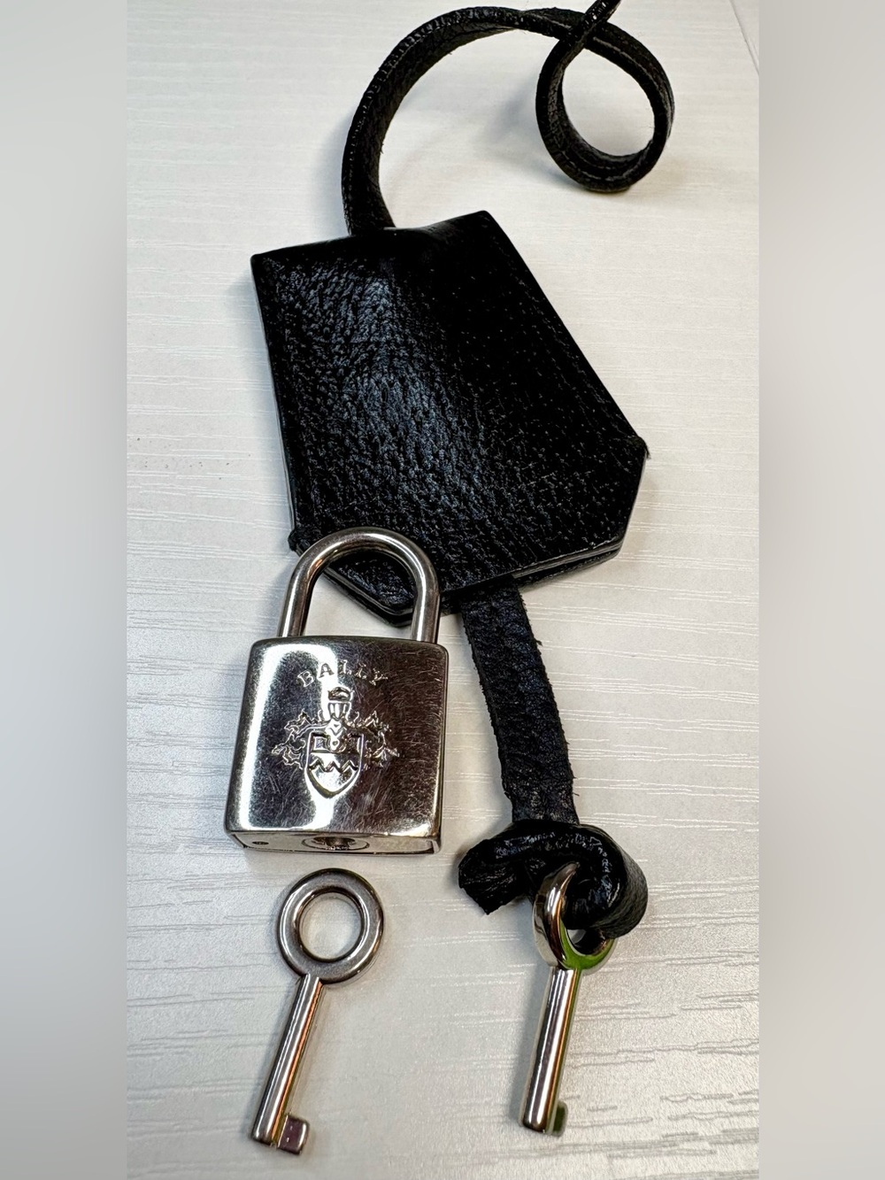 Bally Lock W/2keys and Pebbled Leather Strap
